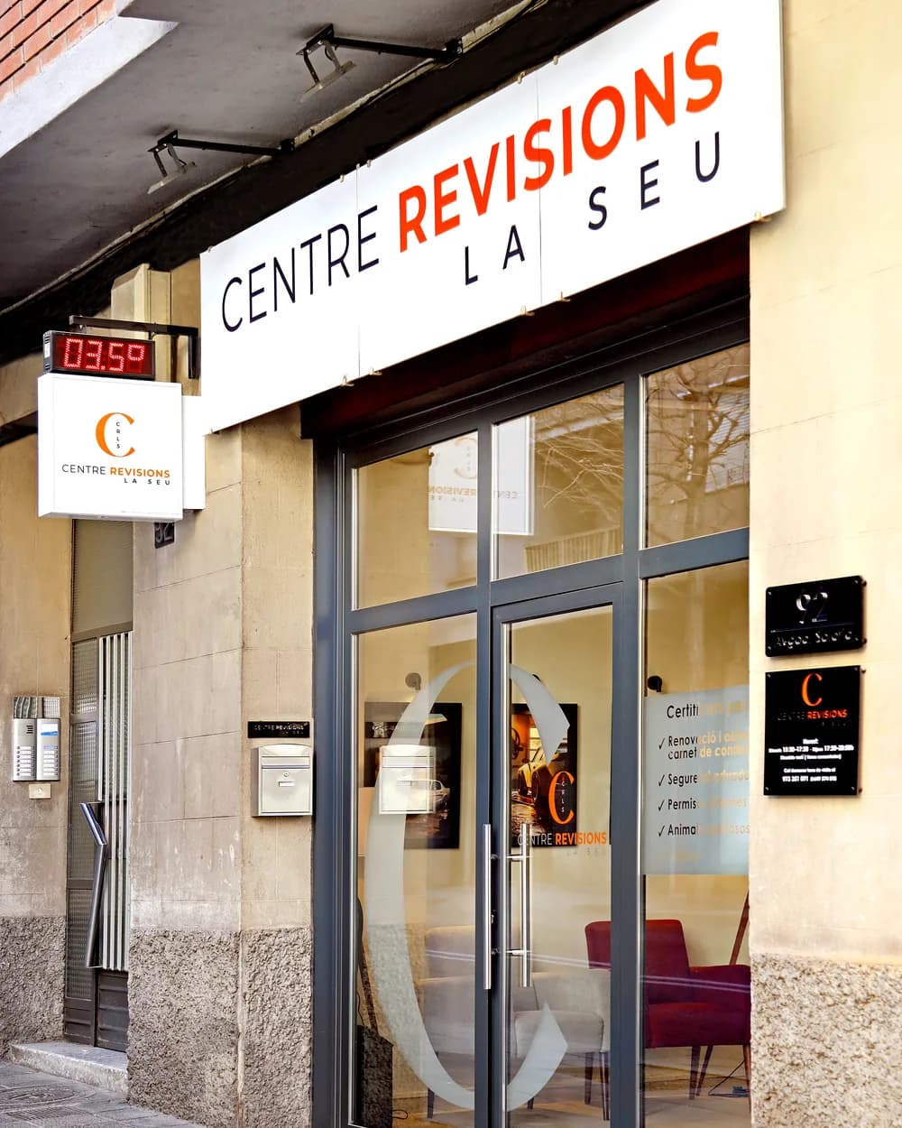 Façana del Centre Revisions La Seu, centre mèdic autoritzat a la Seu d'Urgell